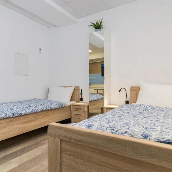 Private room #5 with 2 beds, ground floor, AC, only 2min to RAB, Hotel in Ramstein-Miesenbach