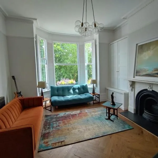 Peaceful flat, hotel in London