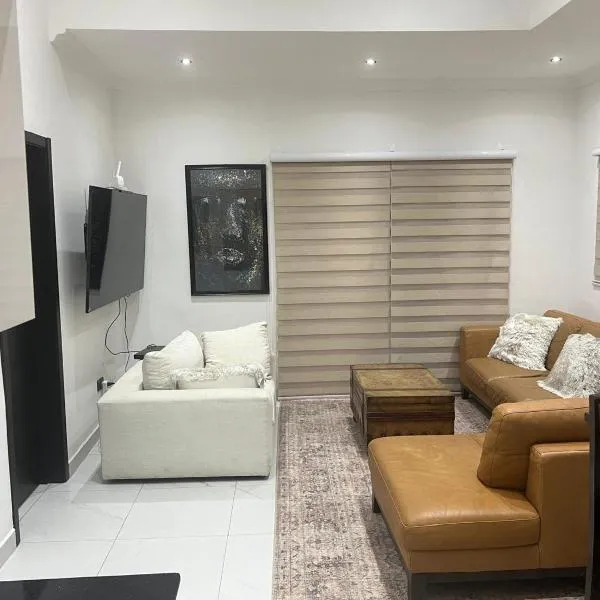 Luxury Modern 2 bed getaway Near Airport, hotel en Dzorwulu