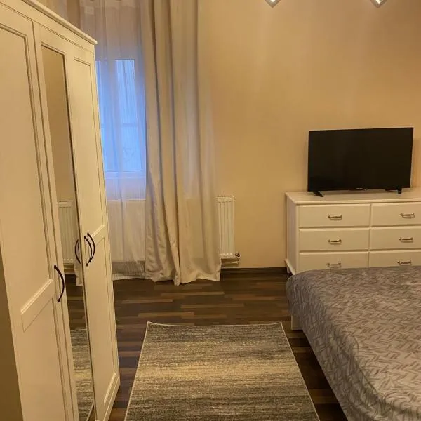 House with 2 bedrooms, hôtel à Bucarest