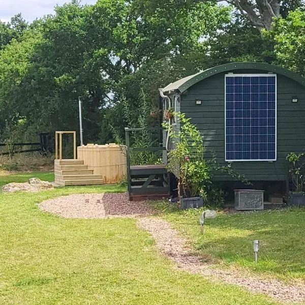 Cosy Off Grid Shepherds Hut with Wood Fired Hot Tub, ξενοδοχείο σε Cheriton Bishop