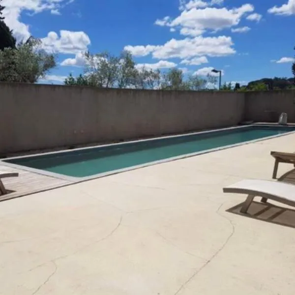 CHEZ BABOU studio d'artistes avec piscine, parking, hotel a Nîmes