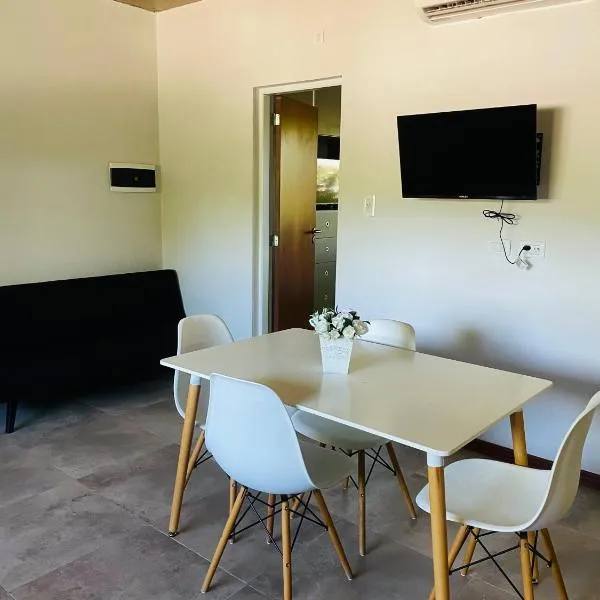 Los plátanos 1 y 2, hotel in Junín