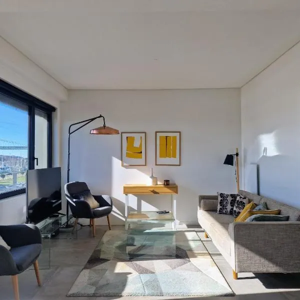 MBird Riverside 2BD Flat with garage, hotel u Lisabonu