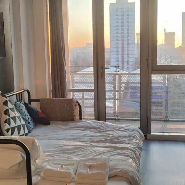 GioGio - Comfortable Stratford Flat with Stunning Views, hotel in London