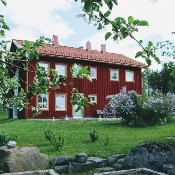 Allsta Gård Kretsloppshuset B&B, hotel in Bjärtrå