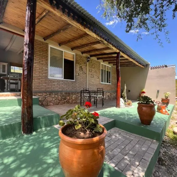 Los Jilgueros, hotel in Los Hornillos