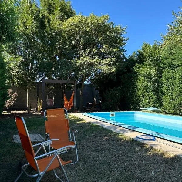 Casa con pileta y patio privado en Ibarlucea, khách sạn ở Ibarlucea