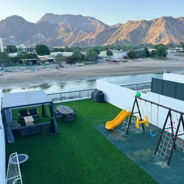 1 - BLUE WORLD - Al Dana Villas, Hotel in Fudschaira