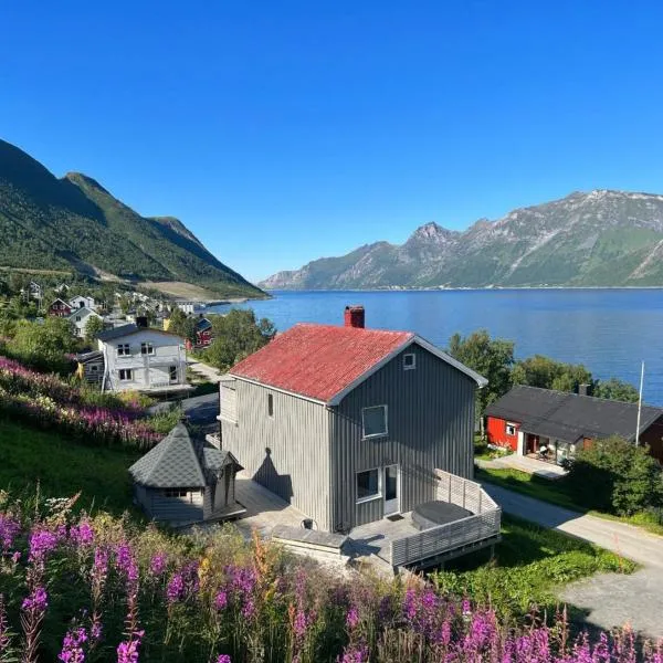 Vacation Home in Fjordgård with views of Segla and the Fjord, hotel en Fjordgård