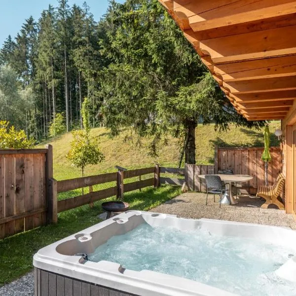 Wellness Chalet mit Whirlpool und Sauna bei Salzburg und Berchtesgaden, hotel in Ainring