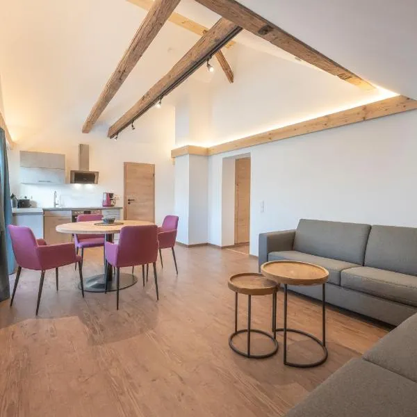 Pension BergMoment Ferienwohnungen oder Zimmer mit Frühstück, hotel v destinaci Lenggries