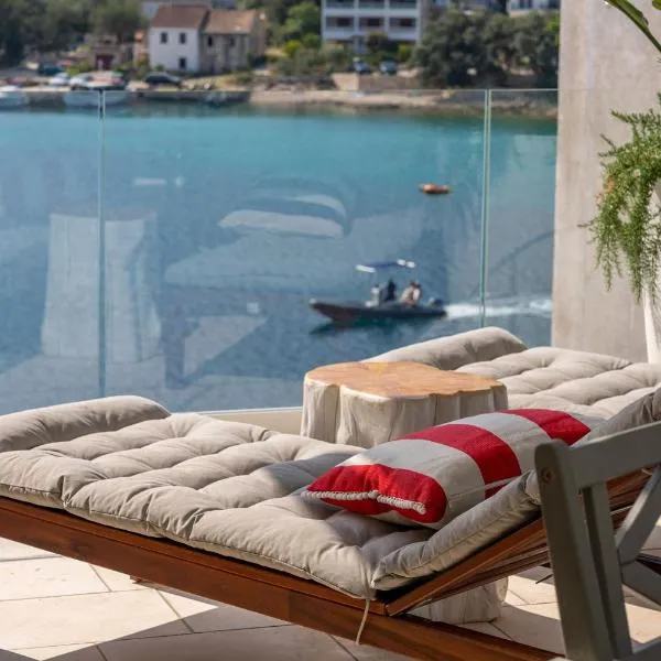 Stowaway Suites โรงแรมในกอร์จูลา