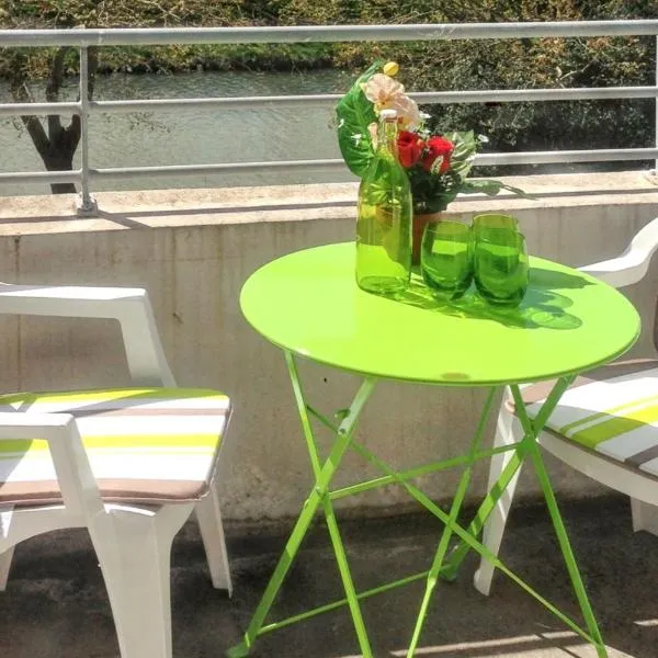 Appartement charmant à Carcassonne avec terrasse, hotel in Carcassonne