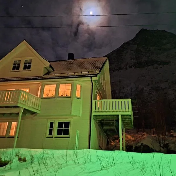 Hus i Gryllefjord, hotel di Senja