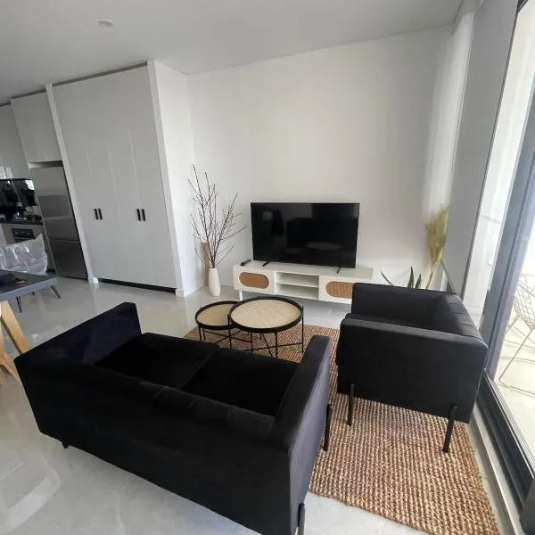 1 Bedroom Apartment with balcony, hotel in Sydney