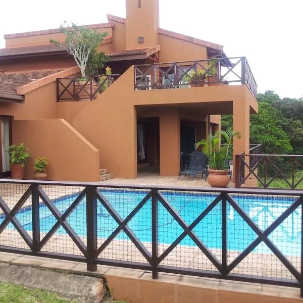 Luxury 4 bed villa in San Lameer golf beach estate, hotel in Southbroom