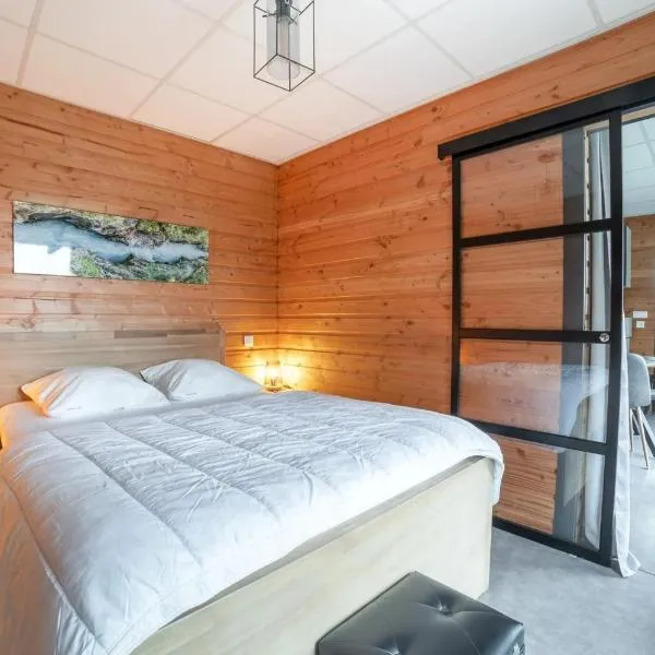 Chalet charmant à Saint-Sylvestre avec jardin 32 m², hotel in Saint-Sylvestre