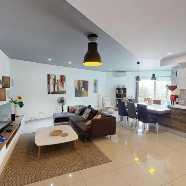 Urban Family Retreat Modern Apartment With BBQ、セントジュリアンズのホテル