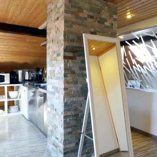 Viesnīca Attic Loft with rooftop terrace! Cīrihē