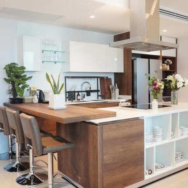 2BR 4Beds Luxury Condo Pool & Fitness, hotel in Phuket Town