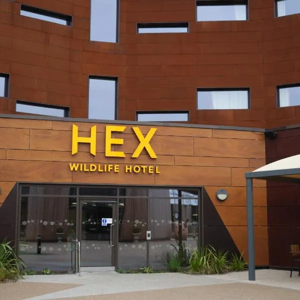 Hex Wildlife Hotel at Yorkshire Wildlife Park: Doncaster şehrinde bir otel