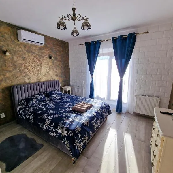 Chic Flat - 24 H self checkin-free parking in the yard, hotel in Floreşti