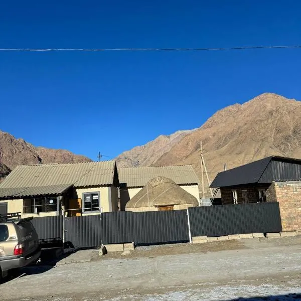 Khan Guest House, hotel a Engilʼchek