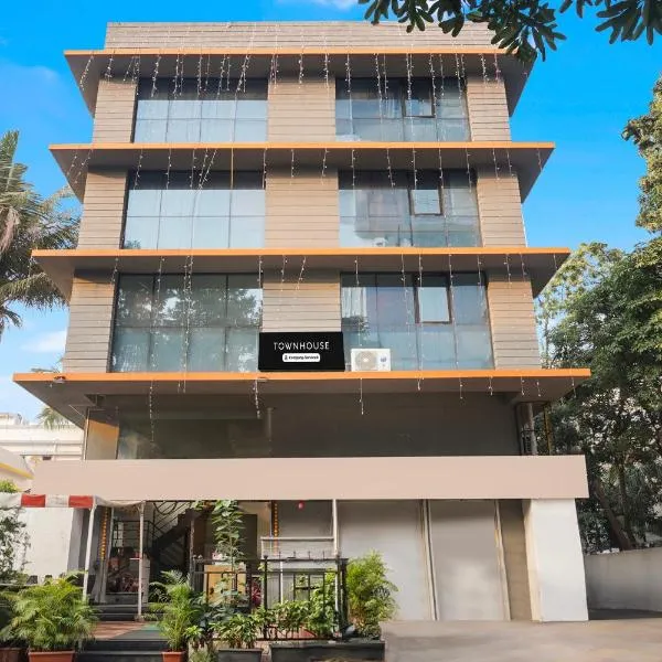 Super Townhouse Hadapsar formerly Savali Inn, Hotel in Pune