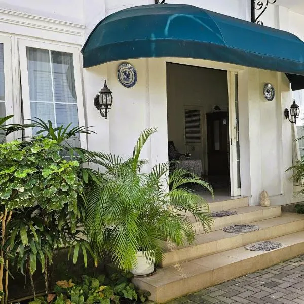 Surokarsan 9 House Yogyakarta, hotel v destinaci Yogyakarta