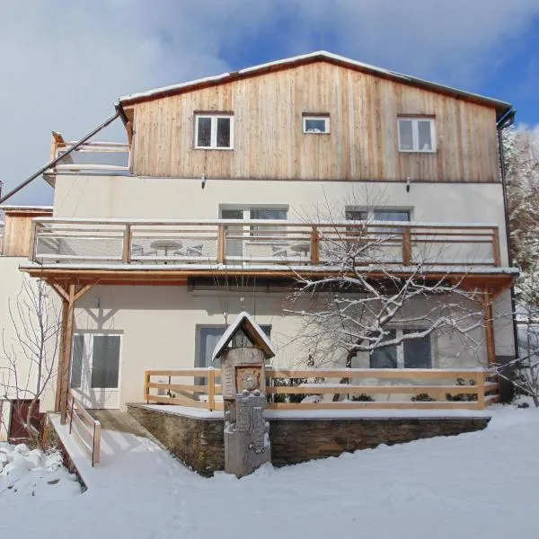 Apartmány u medvědů Krkonoše, ξενοδοχείο σε Jestrabi V Krkonosich