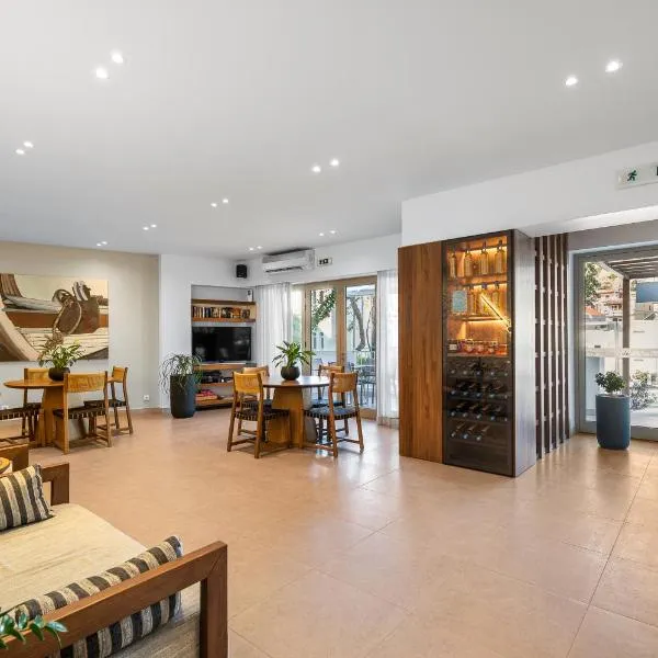 格拉罗斯公寓式酒店，位于圣加利尼的酒店