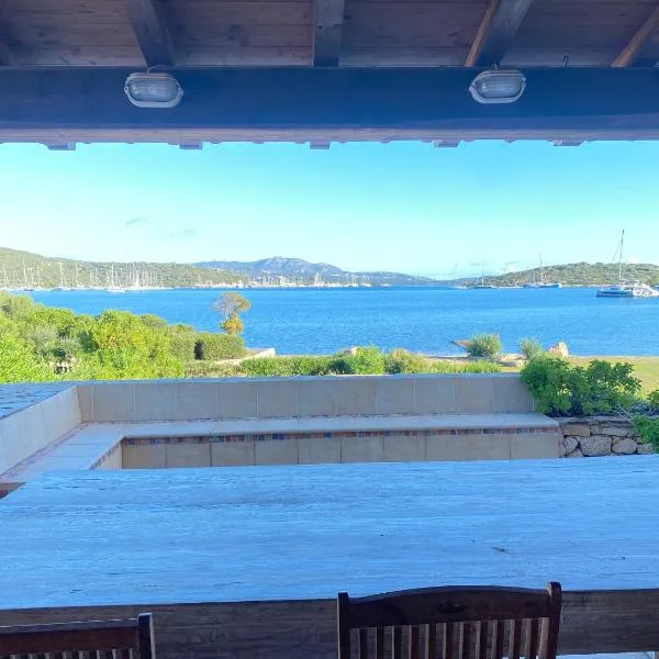 Casa Tre Mari exclusive private beach apartment, hotel v destinaci Porto Rotondo