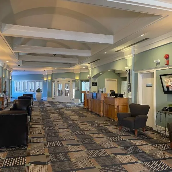 Royal Hotel Regina, Trademark Collection by Wyndham, khách sạn ở Regina