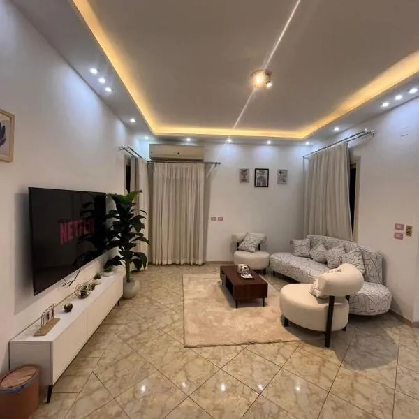 Zamalek cozy central 2BR, hotel in Cairo