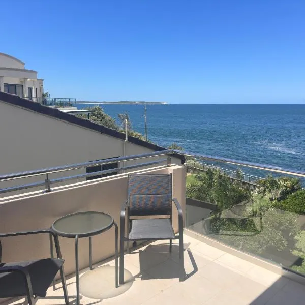 Sunny Apt on The Esplanade - Aircon, hotel in Cronulla