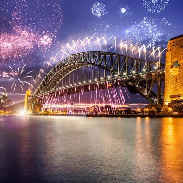 Breathtaking Sydney Harbour view condo, hotel in Sydney