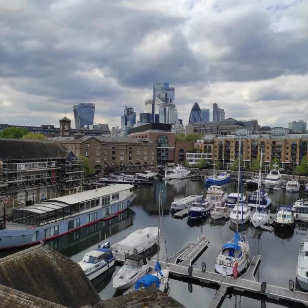 Amazing location 1 BD flat on St Katharine's Docks, hotel in London