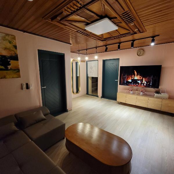Seongsu HOT Place 3room, Soul