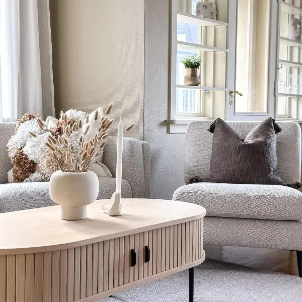 Stor innbydende leilighet med 4 soverom og sentral beliggenhet, hotell Notoddenis