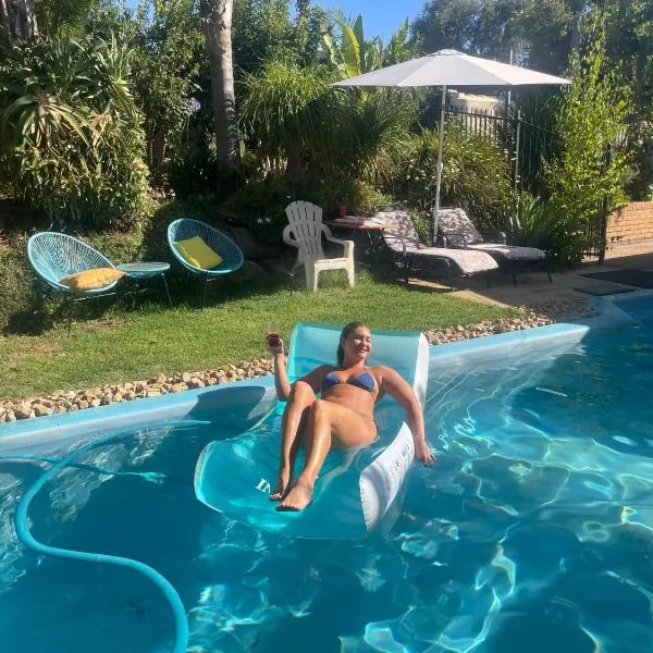 The Garden Pool and Spa house ocean views, hotell i Seacliff