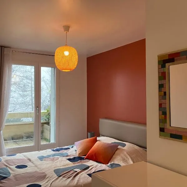 Appartement avec parking & linge inclus & local vélos, Hotel in Blois