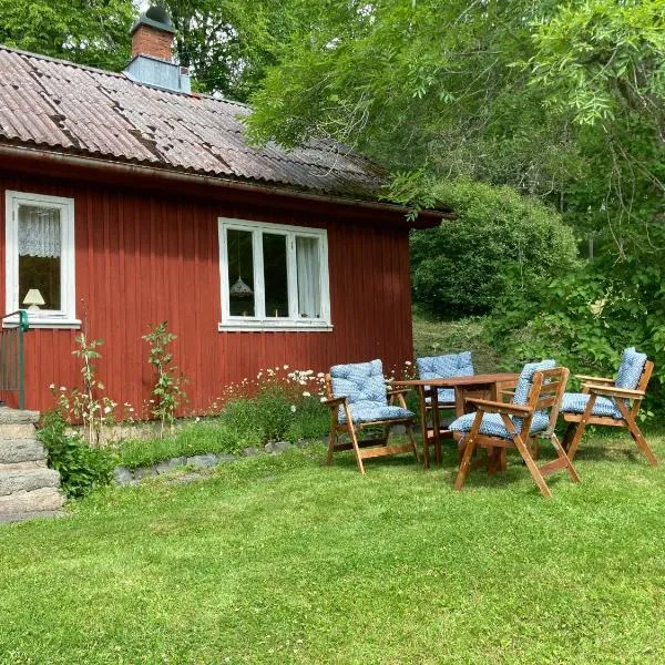 Lilla Halängen cottages, Mormors hus、Dalskogのホテル