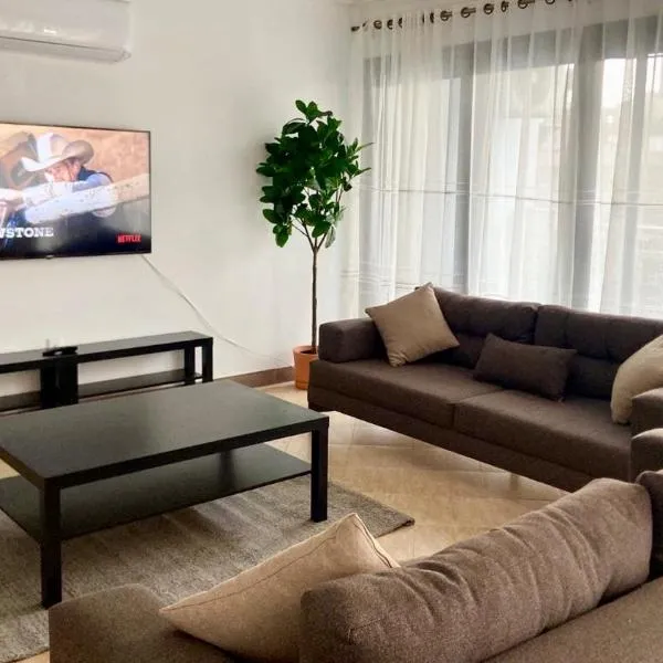 Newly Renovated 3100 sqft in the heart of Nasr City,開羅的飯店