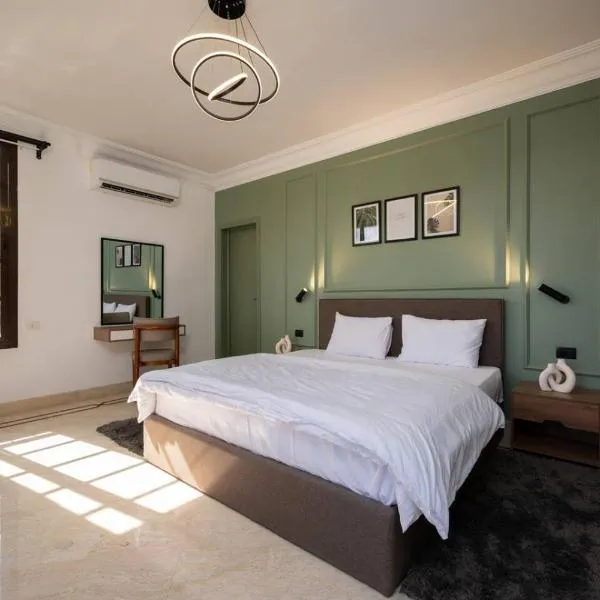 77 by Spacey #15 - 2BR in Maadi，位于开罗的酒店