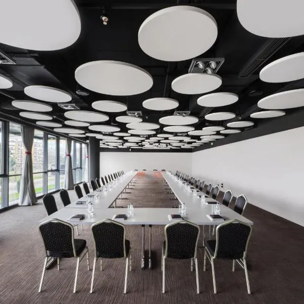 Crowne Plaza Podgorica by IHG, hotel in Podgorica