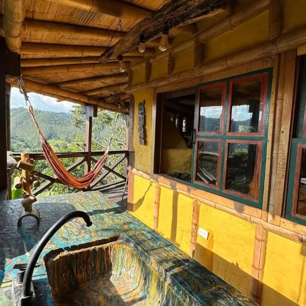 Cabaña entre cafetales en Salento, hotel in Salento