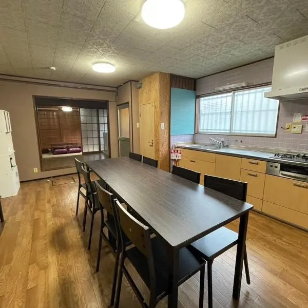 桑名のお宿三崎通 桑名駅徒歩圏内一軒家, ξενοδοχείο σε Kuwana