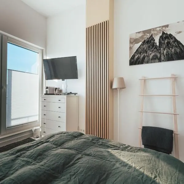 Nahe Messe - Privates Gästezimmer mit Bad in einer Wohnung, Hotel in Köln