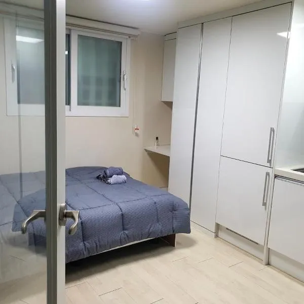 D Studio room at Soongsil Univ Entrance Station, hotel in Seoul